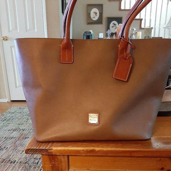 New Dooney and Bourke Medium Saffiano Leather Russel Tote
